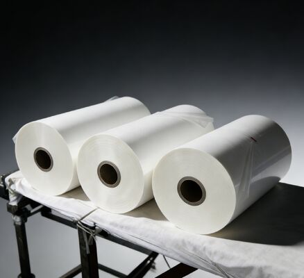 매트 라미네이션 필름 17 ~ 45 미크론 두께와 부드러운 매트 표면 질감으로 이중 면 코로나 치료가 특징입니다.